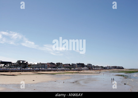 Luc Sur Mer sur la côte normande du Nord à marée basse Banque D'Images