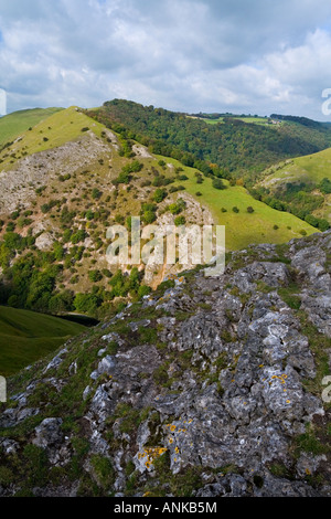 Vue depuis le sommet du nuage Thorpe vers Bunster Hill près de Dovedale dans le parc national de Peak District Derbyshire, Angleterre Banque D'Images