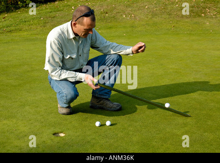 Vert tête de test de vitesse gardien sur green de golf. Banque D'Images