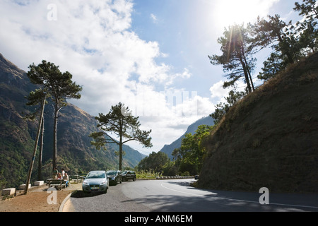 Route de montagne près de Serra de Agua, Madeira, Portugal Banque D'Images