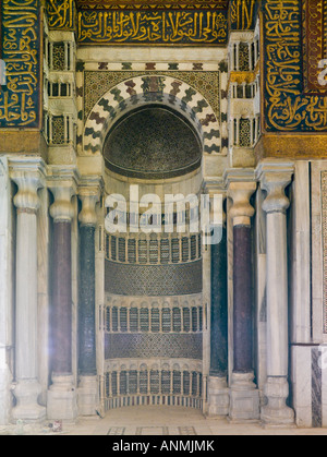 Détail de la décoration du mihrab, mausolée de Qalawun, Le Caire, Égypte. Banque D'Images