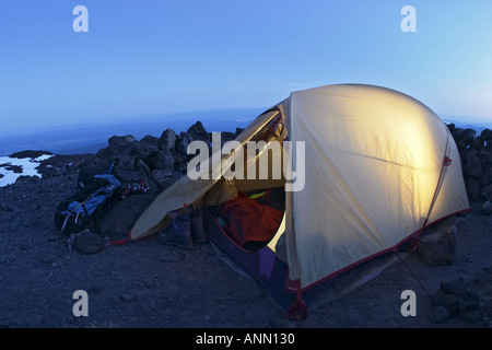Tente dans un camp alpin Mont Adams Yakima County Cascade Mountains Washington USA Banque D'Images