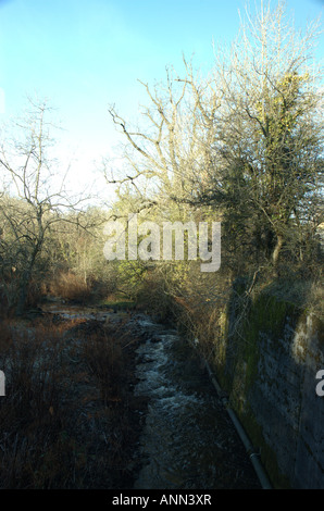 River au nord de Rhymney Rhymney Town Banque D'Images