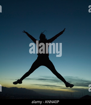 Silhouette of women jumping, Salt Flats, Utah, United States Banque D'Images