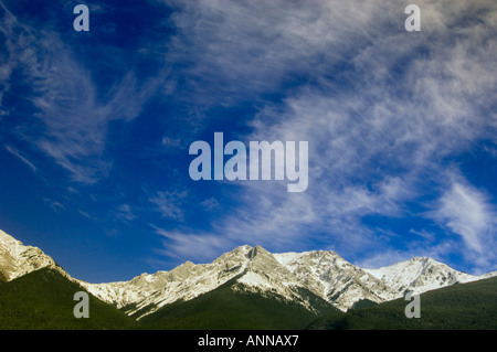 Les chaînes de montagnes le long de la rivière Kananaskis, Kananaskis Country Hwy 40, Alberta, Canada Banque D'Images