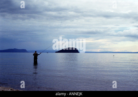 La pêche à la mouche, le Lac Taupo, île du Nord, Nouvelle-Zélande Banque D'Images