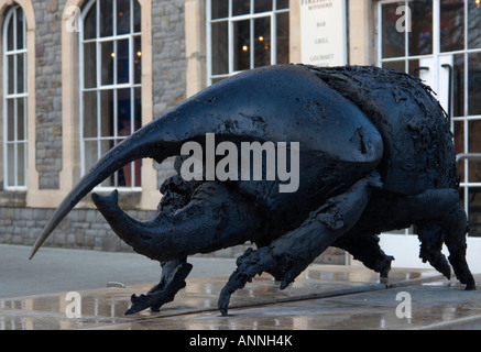 Beetle sculpture par Nicola Hicks dans Anchor Square Bristol Angleterre Banque D'Images