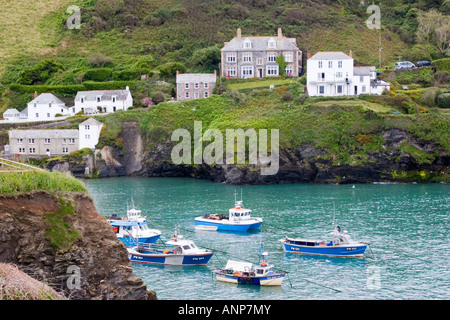 Vue sur le port à port Isaac en Cornouailles du Nord l'établissement d'ITV s série Doc Martin Banque D'Images