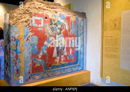 Pintura mural eagle man artefact de Teotihuacan au Musée National d'anthropologie de Mexico Mexique Banque D'Images