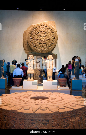 La Pierre du Soleil aztèque au Musée National d'anthropologie de Mexico Mexique Banque D'Images