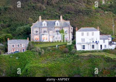 Vue sur le port à port Isaac en Cornouailles du Nord l'établissement d'ITV s série Doc Martin Banque D'Images