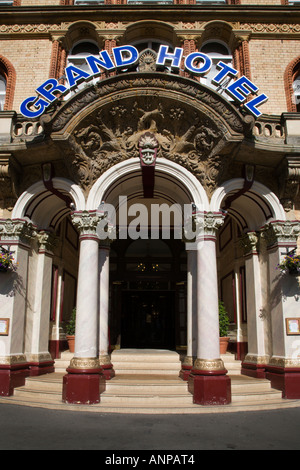 Entrée de l'imposant Grand Hotel de Scarborough North Yorkshire Angleterre Banque D'Images