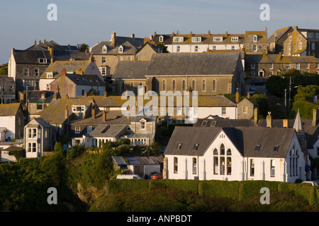 Vue sur le port à port Isaac en Cornouailles du Nord l'établissement d'ITV s série Doc Martin Banque D'Images