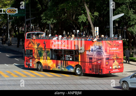 Turibus à deux étages sur l'avenue Paseo de la Reforma à Mexico Mexique Banque D'Images