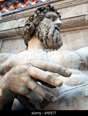 Détail de la statue colossale de dieu fleuve du Tibre - Rome, Italie. Banque D'Images