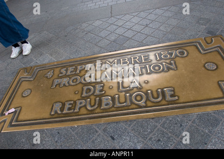 4 septembre 1870 d'une plaque de laiton Arc de Triomphe Paris France Europe UE Banque D'Images