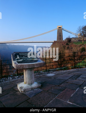 Clifton Suspension Bridge enjambant la rivière Avon Avon Gorge et entre Clifton Down et Leigh Woods vue depuis le belvédère de la ville de Bristol, Angleterre. Banque D'Images