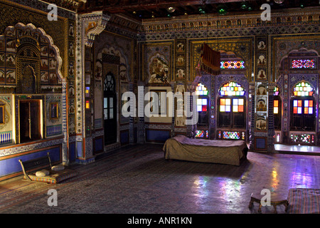 Magnifique salle dans le Meherangarh Fort Palace à Jodhpur, Inde Banque D'Images