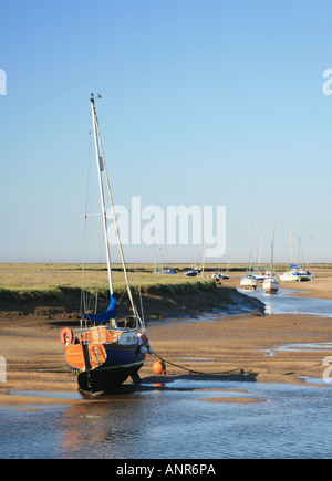 Bateaux dans le port de puits sur la côte nord du comté de Norfolk en Angleterre Banque D'Images