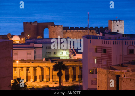 Maroc, Côte Atlantique, SAFI : Qasr, Al Bahr, Fort portugais (b.1508) & Town / soir Banque D'Images