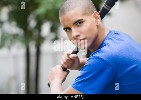 Portrait of a Teenage boy holding a baseball bat Banque D'Images