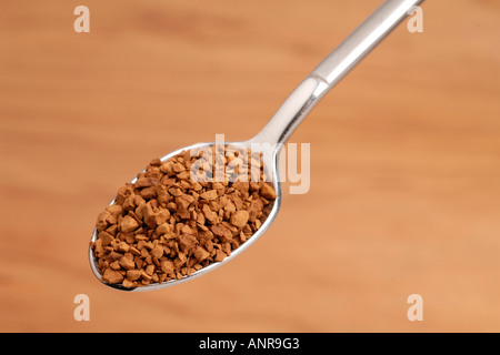 Intant sur granules de café cuillère à thé Banque D'Images