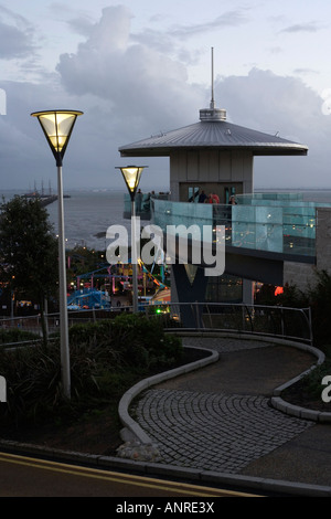 L'observation et des ascenseurs tower.Pier Hill. Southend-on-Sea, Essex, Angleterre, Royaume-Uni. Banque D'Images