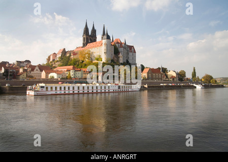 Mme Mozart docks sur Elbe ci-dessous château à Meissen Allemagne Banque D'Images