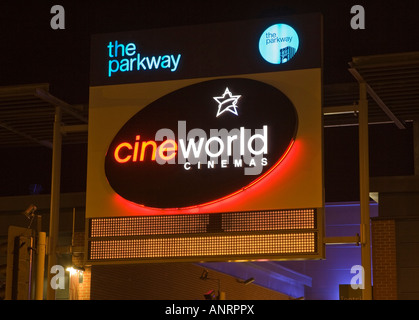 Cinéma Cineworld de nuit dans Parkway, Bury St Edmunds, Royaume-Uni Banque D'Images