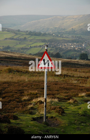 Un panneau d'avertissement sur une route près de Hawes, dans Wensleydale,le Nord du Yorkshire, England, UK. Banque D'Images