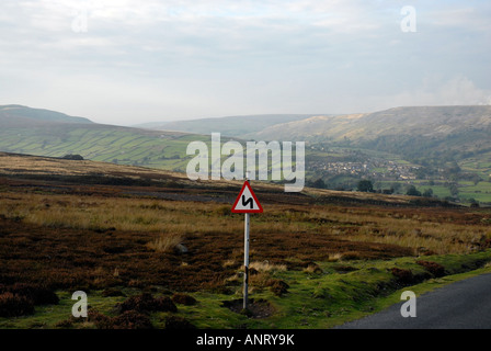 Un panneau d'avertissement sur une route près de Hawes, dans Wensleydale,le Nord du Yorkshire, England, UK. Banque D'Images