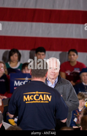 John McCain fait campagne pour le président Banque D'Images