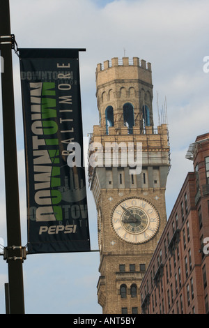 Le centre-ville de bannière et d'horloge de la tour tour Emerson Bromo Seltzer Baltimore Novembre 2007 Banque D'Images