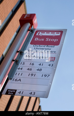 Bus stop sign sur Manchester UK Banque D'Images