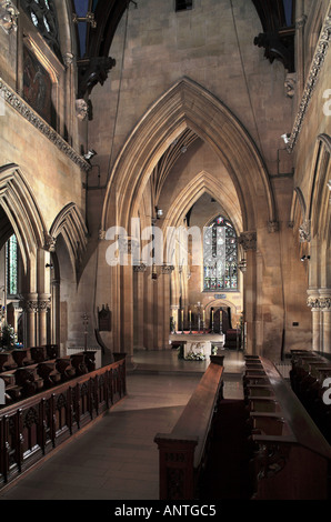 Abbaye de St Michael and All Angels Belmont Hereford en Angleterre vers la nef et choeur de la fenêtre de l'Ouest Banque D'Images