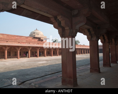 Fatehpur Sikri Uttar Pradesh Inde 16e siècle cloître dans "la ville abandonnée de victoire' construit à partir de grès rouge Banque D'Images