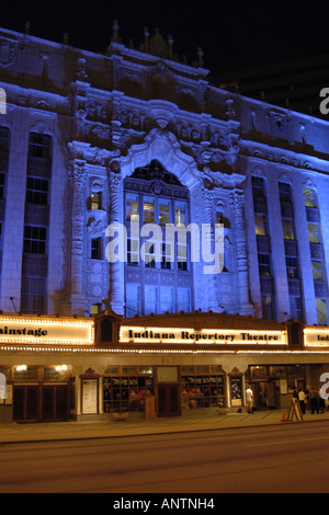 L'Indianapolis Repertory Theatre éclairées par des lumières bleues dans la nuit
