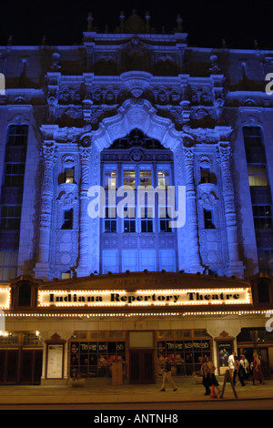 L'Indianapolis Repertory Theatre éclairées par des lumières bleues dans la nuit