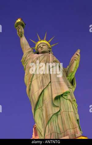 Statue de la liberté réplique sur l'extérieur de l'hôtel de New York Casino Las Vegas NEVADA USA Banque D'Images