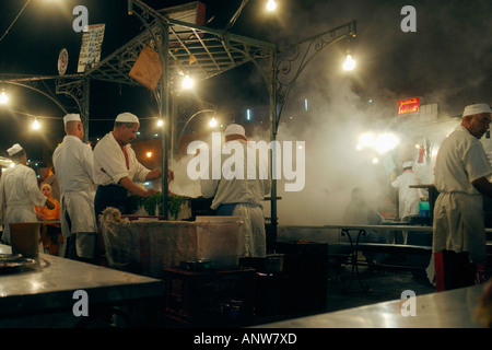 Le Maroc, Marrakech, Place Djemaa El-Fna, Restaurant Banque D'Images