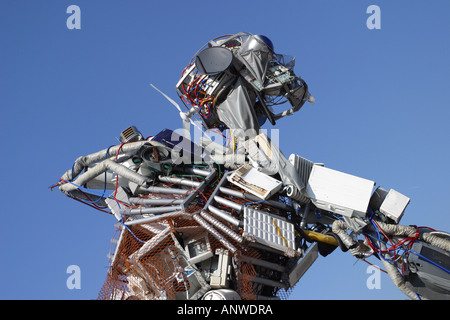 Weeeman La sculpture est faite de produits électriques tels que les ordinateurs de la télévision et d'un réfrigérateur et la promotion du recyclage Banque D'Images