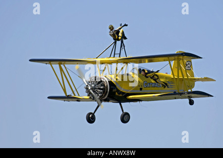 Pitts Python effectuant wing-marche à Sola Airshow, Norvège Banque D'Images