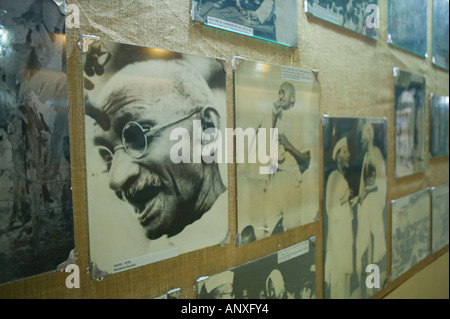 L'Inde, Delhi : Raj Ghat, Gandhi Memorial Museum, Images de Gandhi Banque D'Images