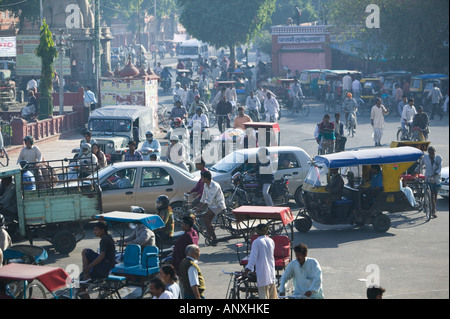 L'INDE, Rajasthan, Jaipur : Trafic / Chandpol Bazar / Vieux Jaipur Banque D'Images