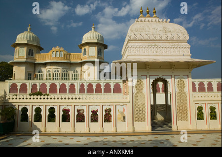 L'INDE, Rajasthan, Udaipur : City Palace, le plus grand complexe de palais au Rajasthan, au sein de l'hôtel Shiv Niwas Palace Gates Ville Banque D'Images