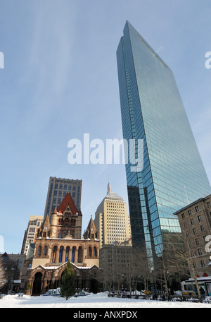 Trinity Church et le grand John Hancock Tower sur Copley Square, Boston ma Banque D'Images