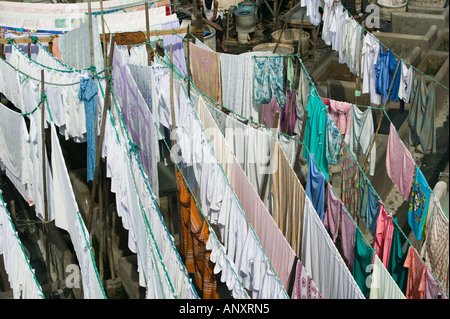 L'Inde, Mumbai (Bombay) : Dhobi Ghat, Mahalaxmi Buanderie extérieure par Mahalaxmi Gare Banque D'Images