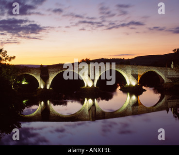 Stirling Pont sur la rivière Forth, la ville de Stirling, Scotland, UK. Connu localement sous le nom de l'Auld Brig Banque D'Images