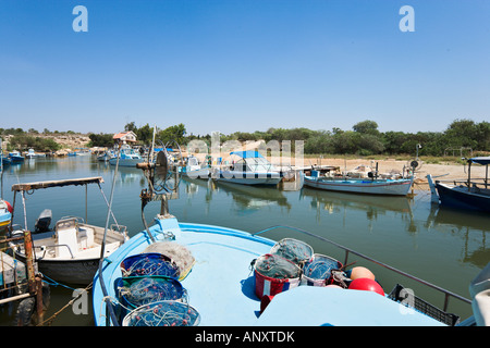 Le port de pêche sur le ruisseau Potamos, près de Ayia Napa, Chypre, la Côte Est Banque D'Images