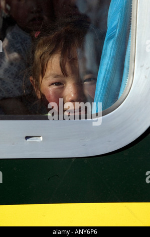 Girl passager à bord Tangula Express / Sky Train, de Golmud, province de Qinghai, Chine, à Lhassa, Tibet Banque D'Images